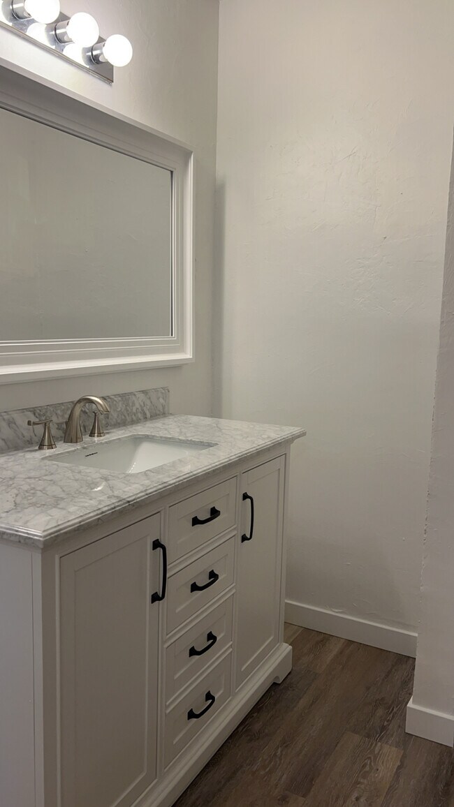 Building Photo - 1147 S Marshall St