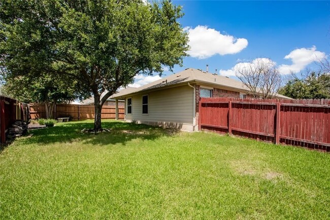 Building Photo - 1200 Rainbow Parke Dr