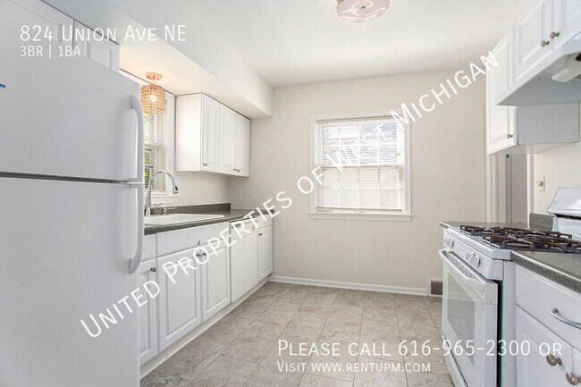 Building Photo - Available Now | 3 Bedroom 1 Bath Single Fa...