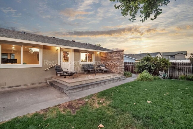 Building Photo - 3812 Rd 109