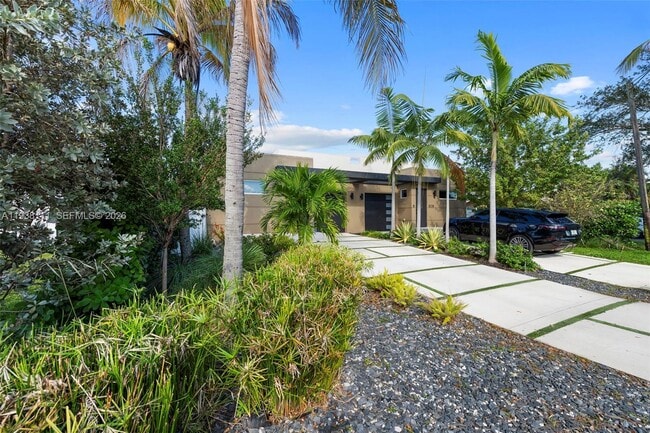 Building Photo - 821 SW 14th St