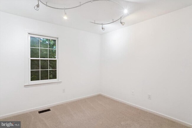 Building Photo - 10940 Brewer House Rd