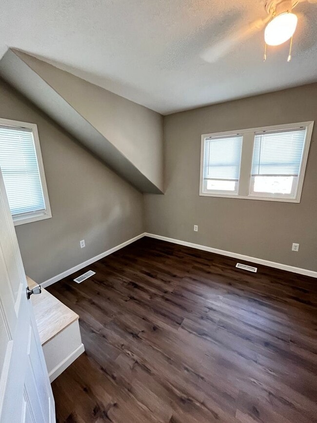 Building Photo - Charming 3 bedroom, 2 bathroom home in the...