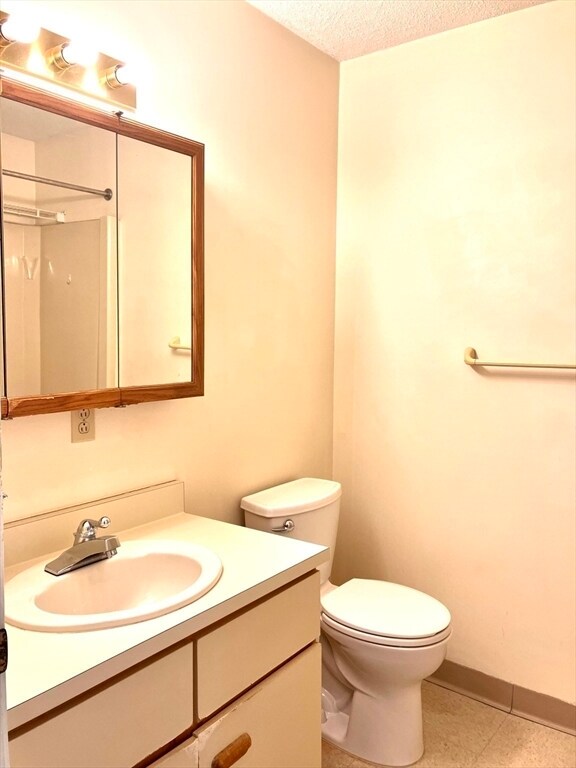 Building Photo - 50 S Common St