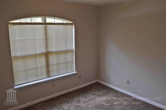 Building Photo - Beautiful townhome nestled in Killearn Acres