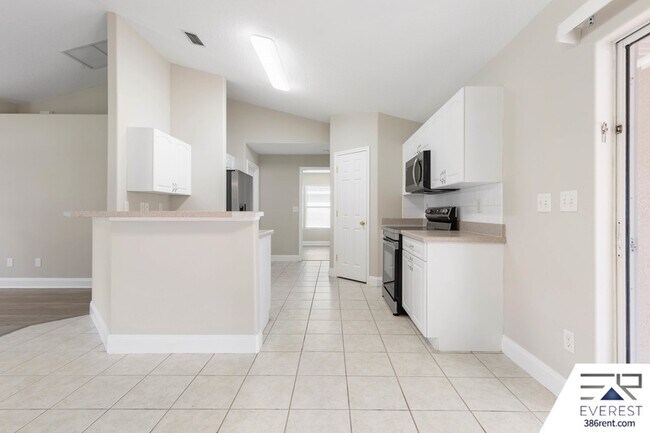 Building Photo - 30 Red Mill Dr