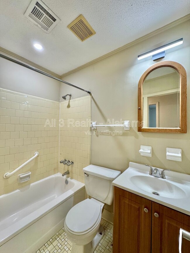 Building Photo - 6332 Pinebrook Dr