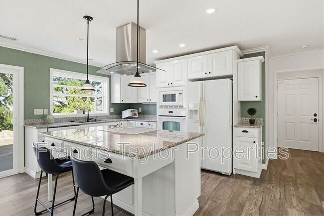 Building Photo - 29059 Meadow Glen Way W