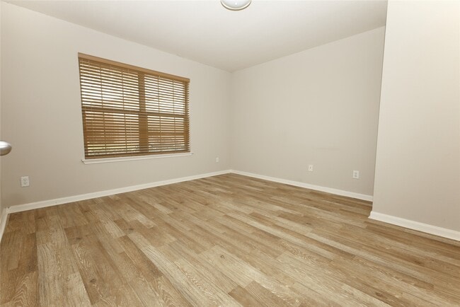 Building Photo - 1122 Americana Dr