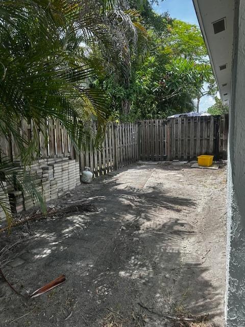 Building Photo - 4864 Lincoln Rd