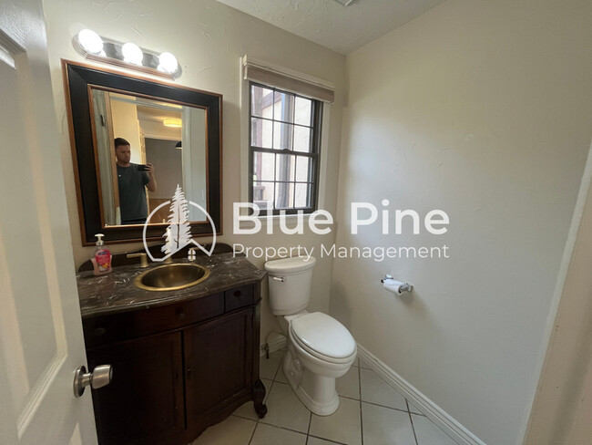 Building Photo - 3267 Merlin Dr