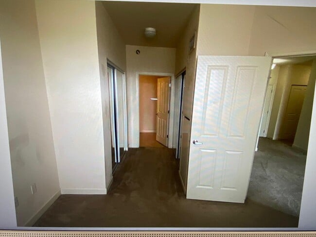 Building Photo - 4110 S Lake Dr