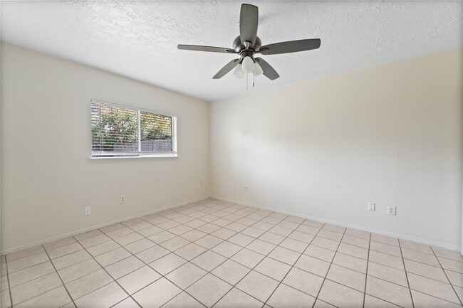 Building Photo - 9811 Mill Shadow Dr