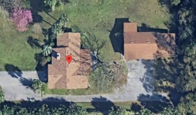 Building Photo - 1221 E Crown Point Rd