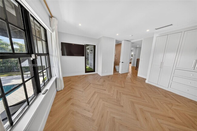 Building Photo - 4312 NE 22nd Ave