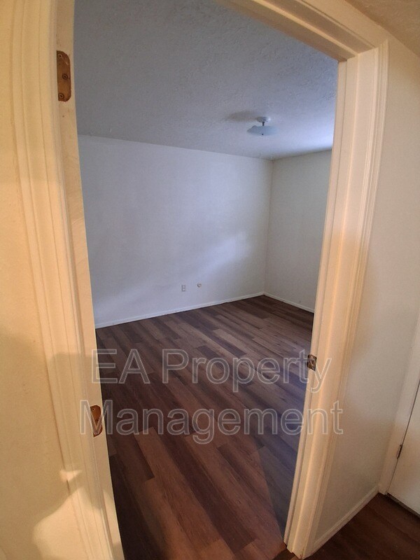 Building Photo - 12200 Candelaria Rd NE