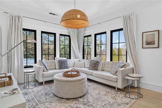 Building Photo - 1812 Wellbourne Dr NE