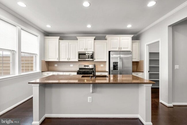 Building Photo - 25628 Pleasant Valley Rd