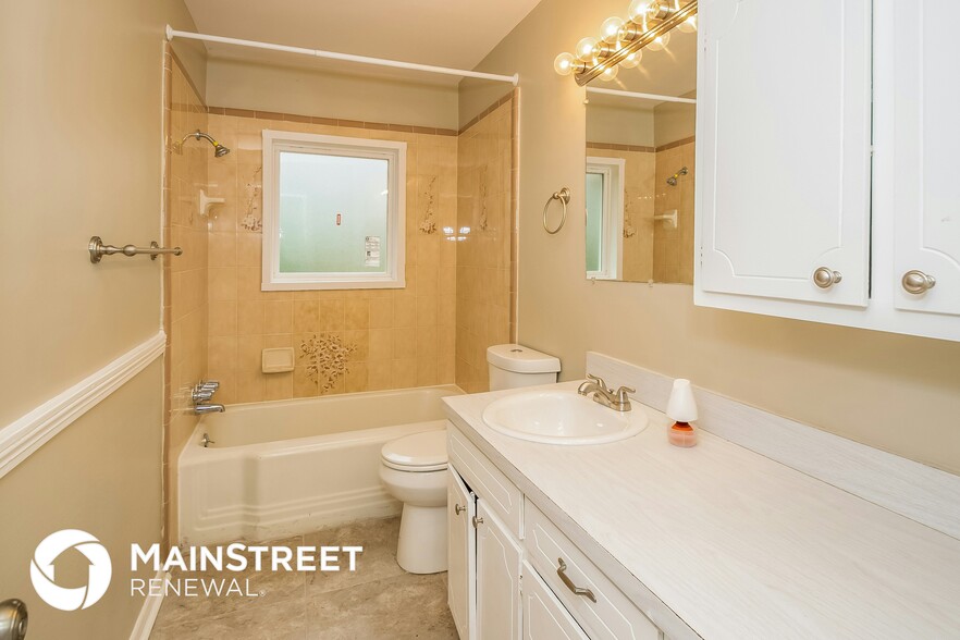 Building Photo - 104 14th Ct NW