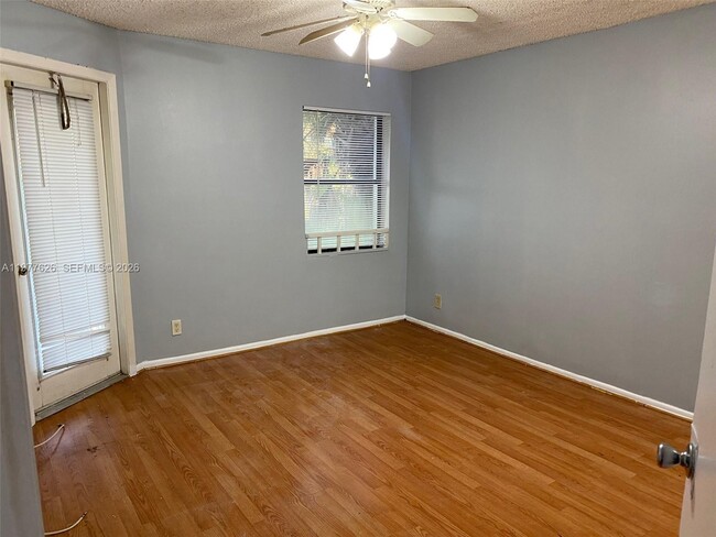 Building Photo - 9999 Summerbreeze Dr