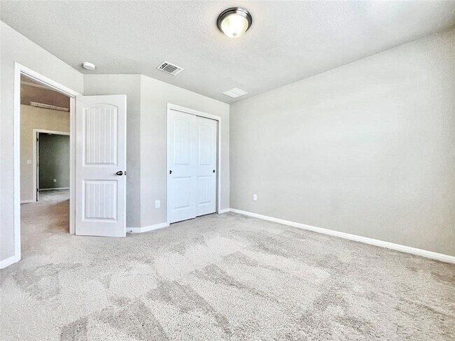 Building Photo - 417 Katmai Cir