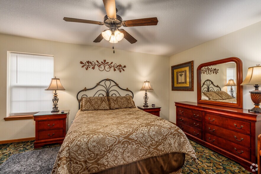 1BR, 1BA - 650SF - Bedroom - Sanibel Executive Suites