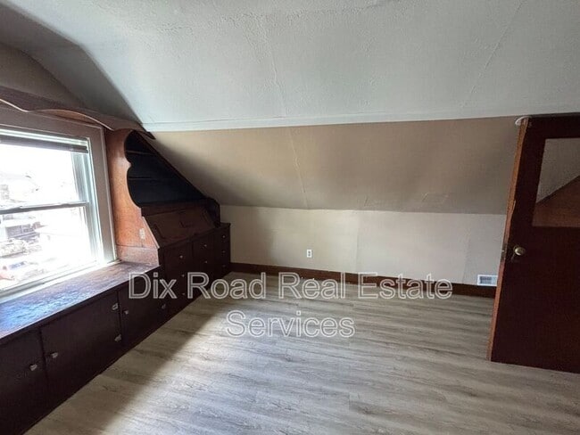 Building Photo - 307 N E St