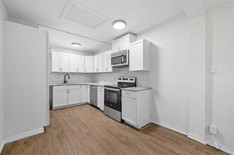 Building Photo - 622 S Charles St