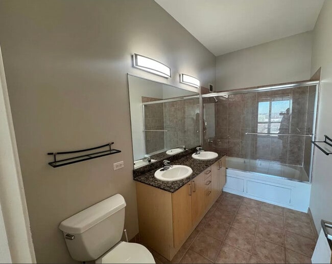 Building Photo - 1845 S Michigan Ave