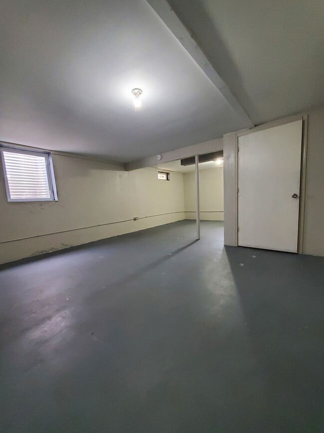 Building Photo - Spacious Four Bedroom Two Bath Home in Ben...