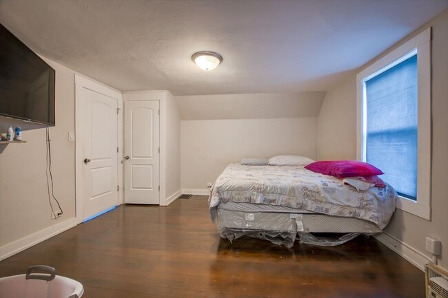 Building Photo - 702 Jackson St