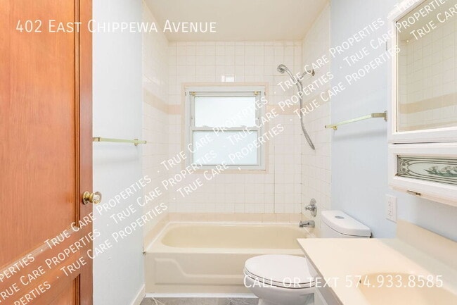 Building Photo - 402 E Chippewa Ave