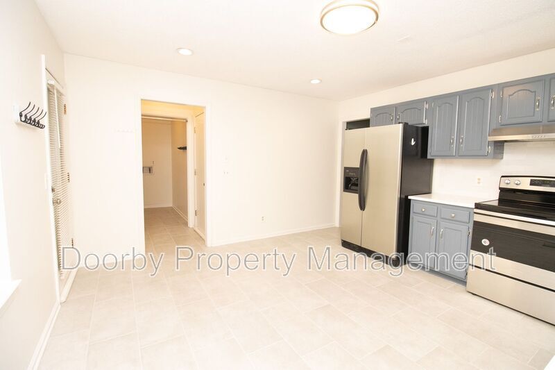 Building Photo - 8807 Heathfield Dr