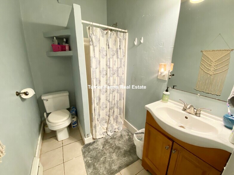 Building Photo - 8 Eldora St