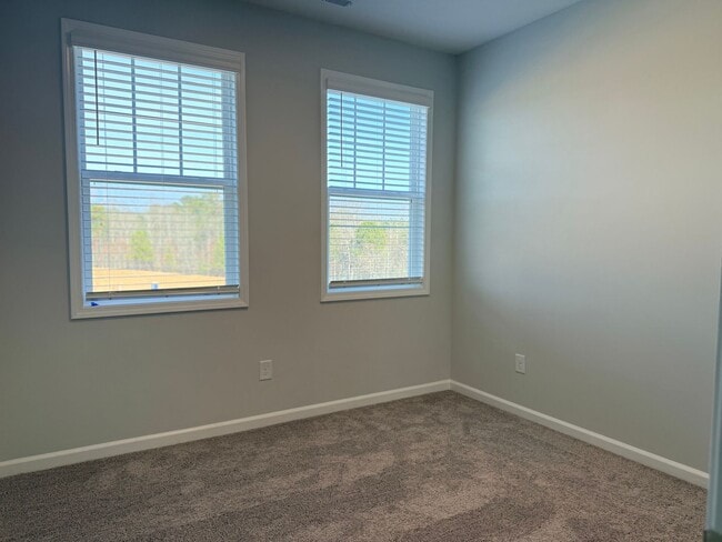 Building Photo - AMAZING Residence, Near Educational Facilities, With Wonderful Amenities!