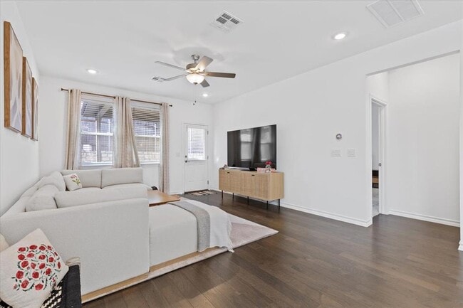 Building Photo - 5200 Jason Dr