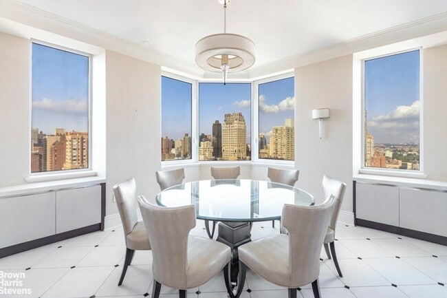 Building Photo - 188 E 78th St