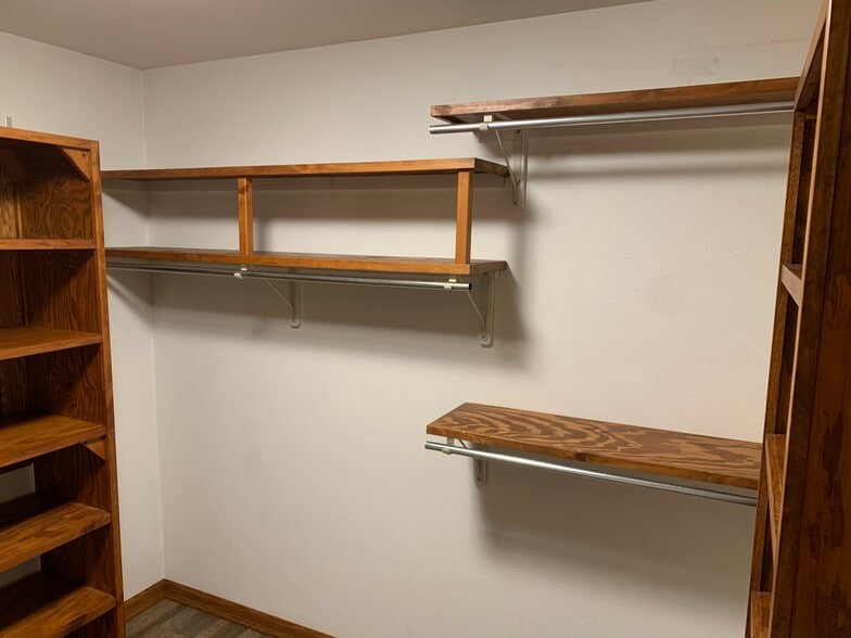 Walk-in closet master bedroom - N2092 Schacht Rd