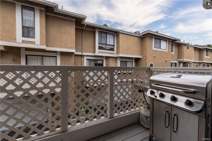 Building Photo - 160 S Seneca Cir