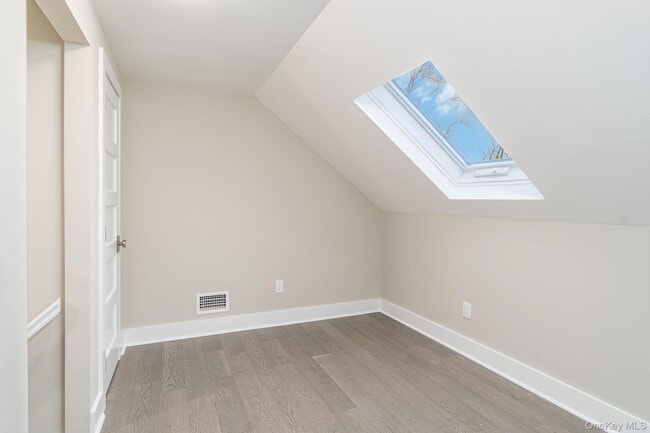 Building Photo - 970 Village Ln