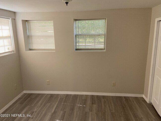 Building Photo - 5366 Baycrest Rd