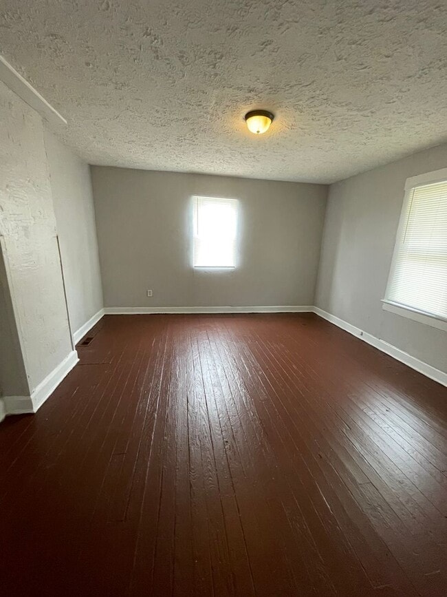 Building Photo - 1241 W Lee St