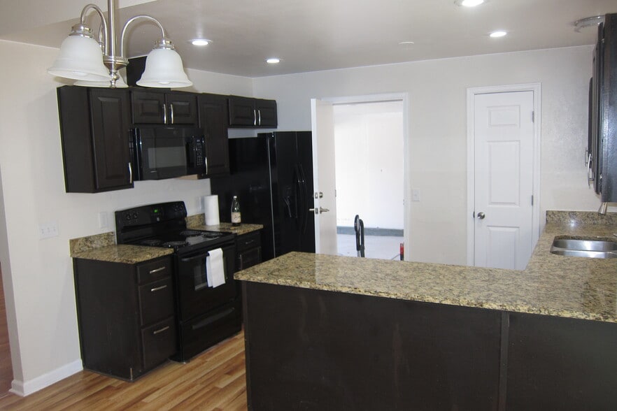 Building Photo - 4394 S Ceylon Way