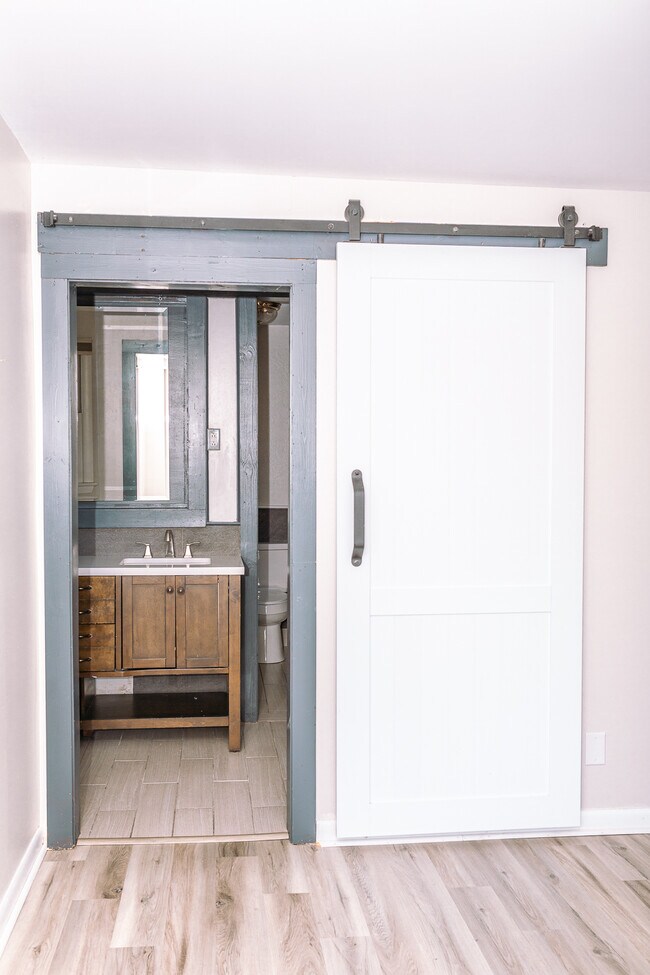 Building Photo - 9808 Emerald Point Dr