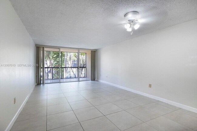 Building Photo - 10855 SW 112th Ave