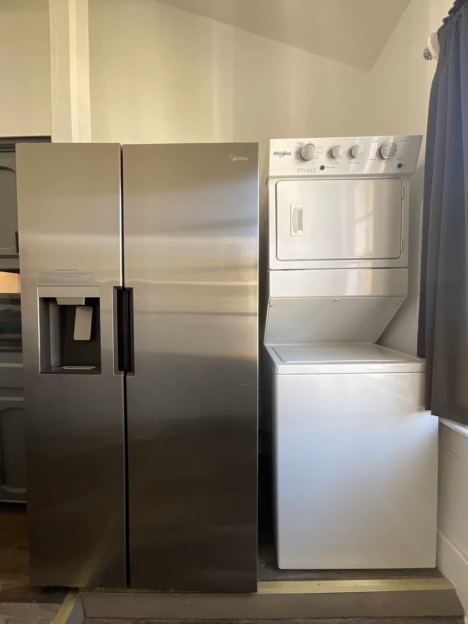 Fridge and laundry - 1116 Main St
