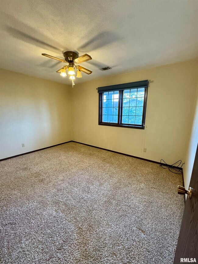 Building Photo - 1299 48th Ave