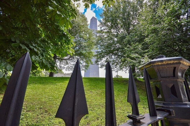 Building Photo - 30 Monument Sq