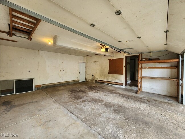 Building Photo - 3032 Englewood Dr