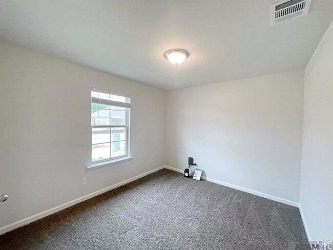 Building Photo - 629 Correns Ln